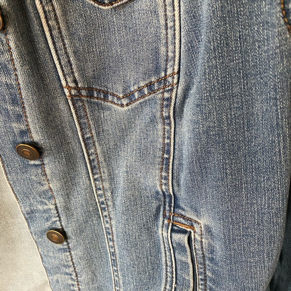 Jean Jacket Excellent Worn Condition Size L Denim No Flaws Noted Classy Casual - Picture 6 of 8